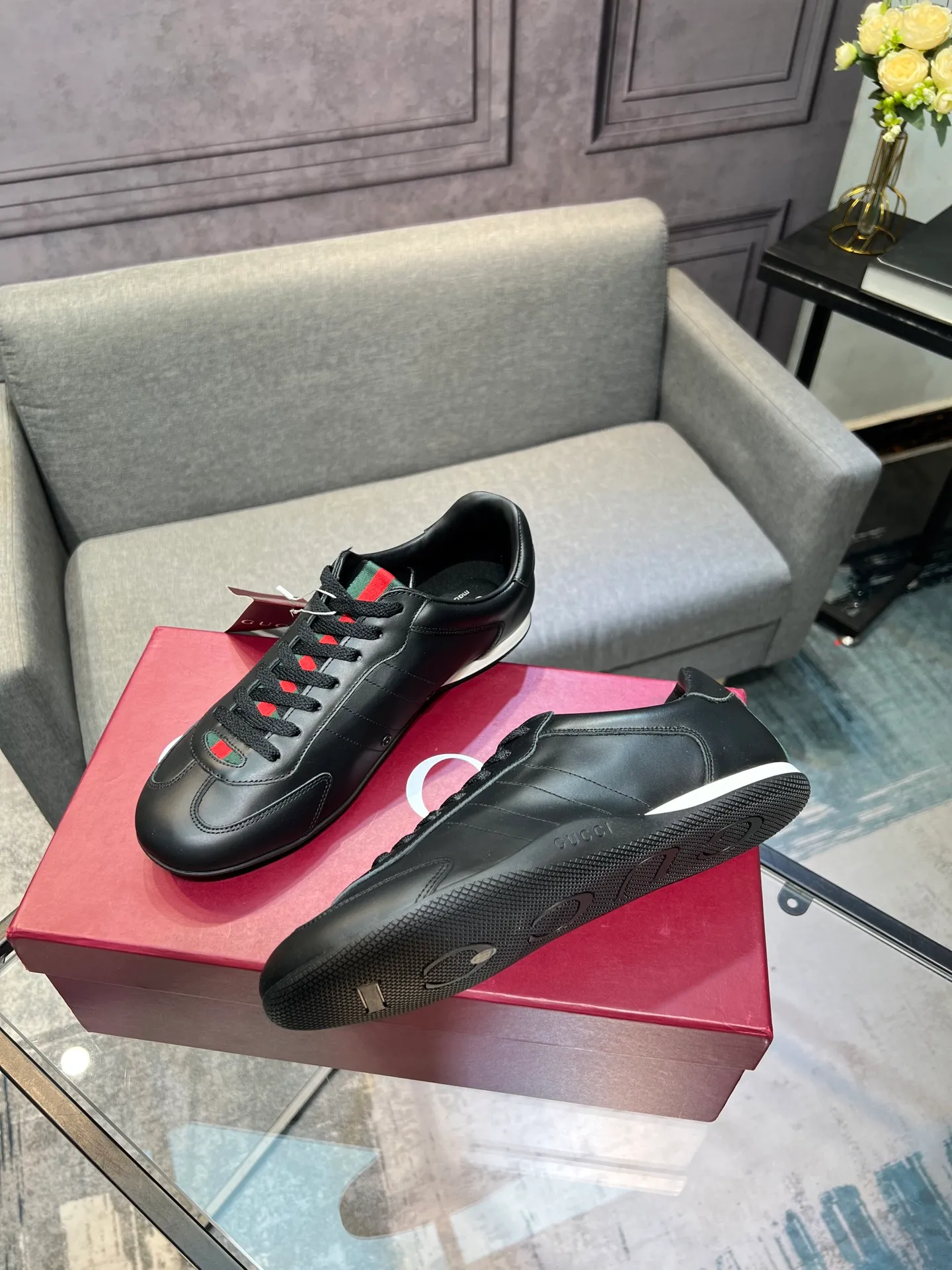Men's shoes 💰580 Gucci Gucci small dirty shoes full series upgrade, long-term production GG Gucci series old casual small dirty shoes catwalk style ZP developed pure original version... metal double G crystal cylindrical mark... Gucc original pattern webbing... upper color rubbed cowhide matte stitching classic double G cloth, code number: 35-44 (female 41, male 45. Customization is not returnable) Fabric: original custom cowhide Inner: original custom cowhide Feet: original cowhide injection molding. Outsole: original open molding sole. Packaging: original full set of packaging. Color: official website updated simultaneously.